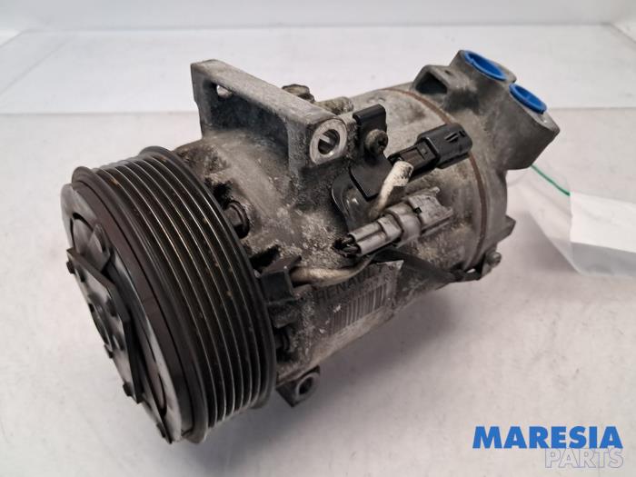 Używane Pompa wodna Renault Clio IV Estate/Grandtour (7R) 0.9 Energy TCE 12V Cena € 100,00 Procedura marży oferowane przez Maresia Parts