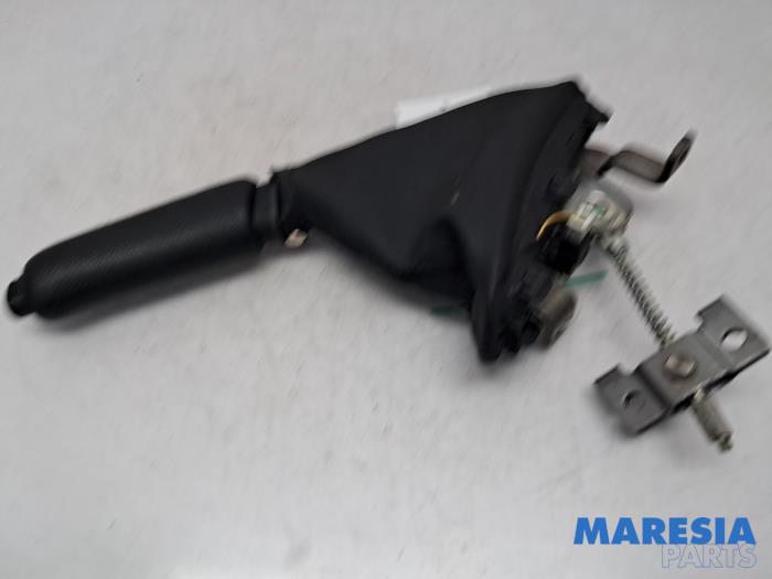 Używane Dzwignia hamulca postojowego Alfa Romeo MiTo (955) 1.4 16V Cena € 50,00 Procedura marży oferowane przez Maresia Parts