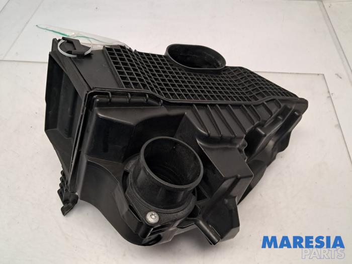 Begagnade Luftfilterhus Renault Clio IV Estate/Grandtour (7R) 0.9 Energy TCE 12V Pris € 20,00 Marginaltabell erbjuds av Maresia Parts