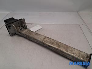 Used Front part support Peugeot 3008 I (0U/HU) 1.6 16V THP 155 Price € 25,00 Margin scheme offered by Maresia Parts