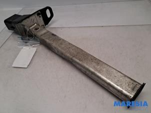 Usados Soporte de la parte delantera Peugeot 3008 I (0U/HU) 1.6 16V THP 155 Precio € 25,00 Norma de margen ofrecido por Maresia Parts