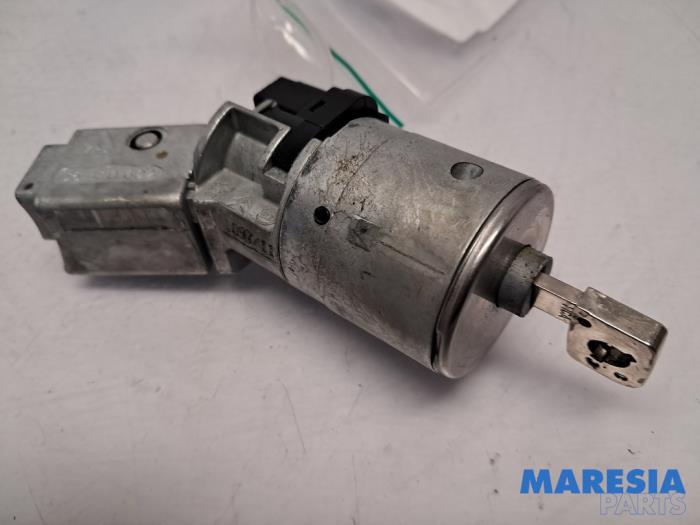Używane Stacyjka + Kluczyk Citroen C5 III Tourer (RW) 1.6 16V THP 155 Cena € 25,00 Procedura marży oferowane przez Maresia Parts