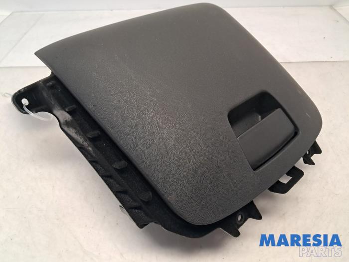 Begagnade Handskfack Citroen C4 Picasso (3D/3E) 1.6 16V THP 155 Pris € 44,95 Marginaltabell erbjuds av Maresia Parts