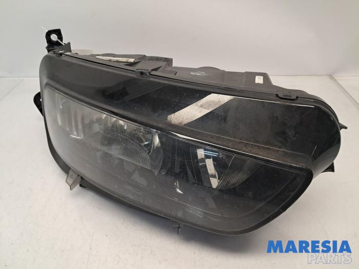 Używane Reflektor prawy Citroen C4 Picasso (3D/3E) 1.6 16V THP 155 Cena € 75,00 Procedura marży oferowane przez Maresia Parts