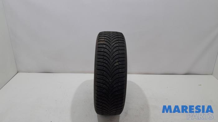 Używane Opona Citroen Berlingo Cinqspace, Multispace 1.6 VTi 120 16V Cena € 20,00 Procedura marży oferowane przez Maresia Parts