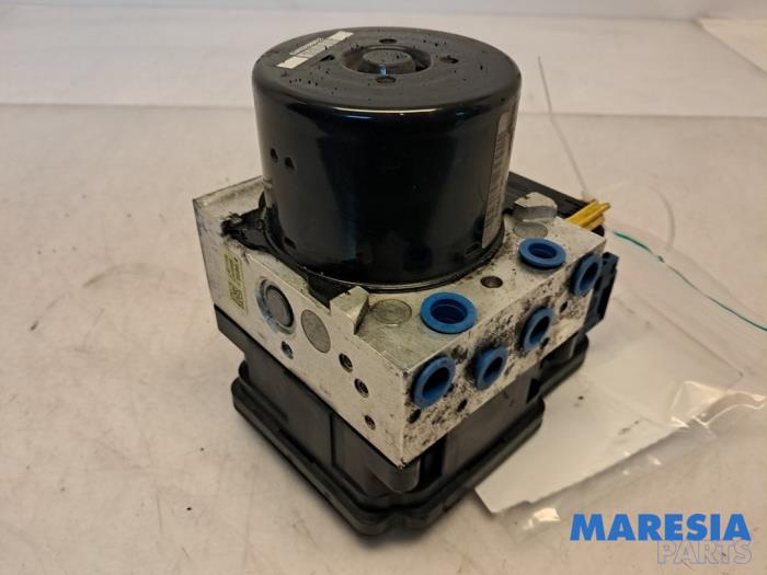 Usagé Bloc ABS Renault Scénic III (JZ) 1.6 Energy dCi 130 Prix € 236,25 Règlement à la marge proposé par Maresia Parts