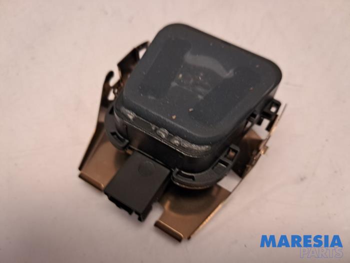 Begagnade Regnsensor Peugeot 508 SW (8E/8U) 2.0 BlueHDi 180 16V Pris € 20,00 Inklusive moms erbjuds av Maresia Parts