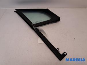 Usados Ventanilla triangular derecha delante Peugeot 3008 I (0U/HU) 1.6 VTI 16V Precio € 30,00 Norma de margen ofrecido por Maresia Parts