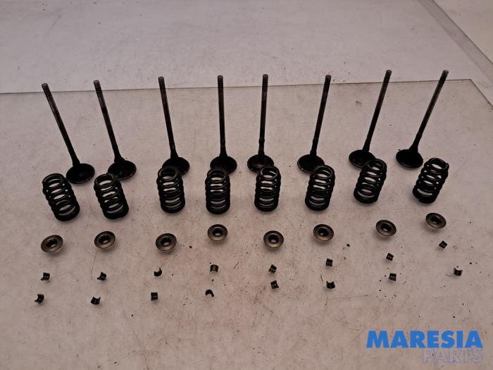 Gebrauchte Einlassventil Peugeot 308 (L3/L8/LB/LH/LP) 1.6 16V THP Preis € 30,00 Margenregelung angeboten von Maresia Parts