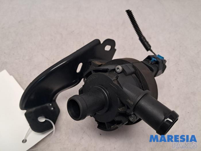 Begagnade Extra vattenpump Renault Trafic (1FL/2FL/3FL/4FL) 1.6 dCi 125 Twin Turbo Pris € 30,24 Inklusive moms erbjuds av Maresia Parts