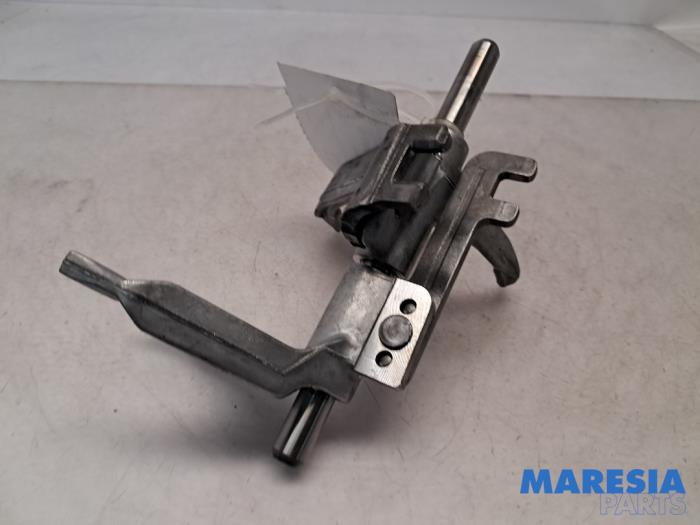 Usagé Fourche Fiat Talento 1.6 EcoJet BiTurbo 125 Prix € 107,69 Prix TTC proposé par Maresia Parts