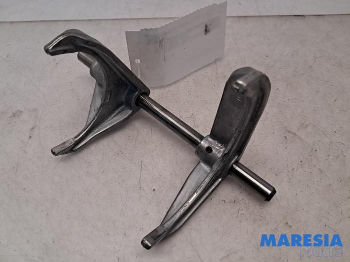 Usagé Fourche Fiat Talento 1.6 EcoJet BiTurbo 125 Prix € 107,69 Prix TTC proposé par Maresia Parts