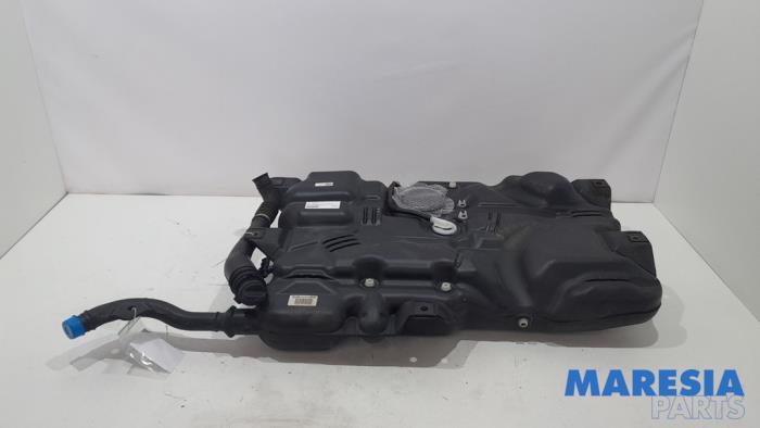 Begagnade Tank Opel Vivaro 1.6 CDTi BiTurbo 145 Pris € 181,49 Inklusive moms erbjuds av Maresia Parts