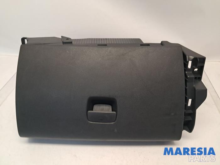 Begagnade Handskfack Opel Vivaro 1.6 CDTi BiTurbo 145 Pris € 36,30 Inklusive moms erbjuds av Maresia Parts