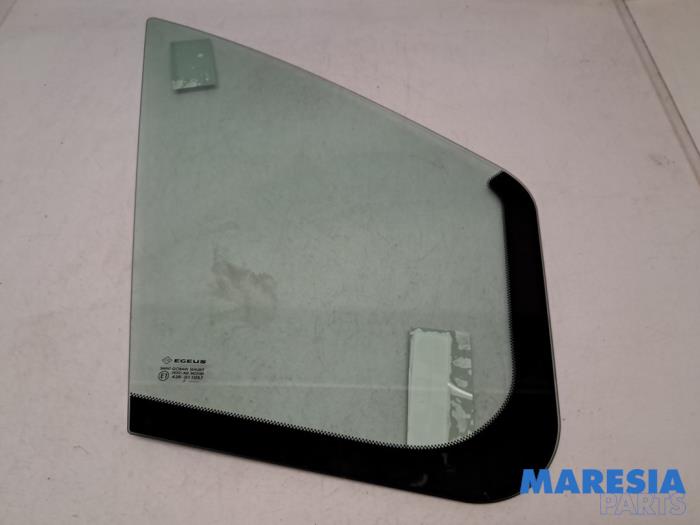 Usados Ventanilla triangular derecha delante Opel Vivaro 1.6 CDTi BiTurbo 145 Precio € 60,50 IVA incluido ofrecido por Maresia Parts