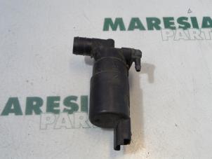 Usados Bomba de limpiaparabrisas delante Fiat Scudo (220Z) 2.0 JTD 16V Precio € 18,15 IVA incluido ofrecido por Maresia Parts