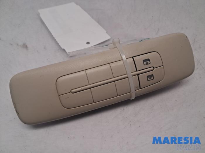 Używane Przelacznik szyberdachu Fiat 500 (312) 0.9 TwinAir 80 Cena € 20,00 Procedura marży oferowane przez Maresia Parts