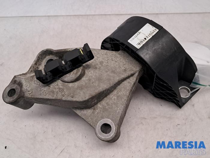 Used Engine mount Renault Captur I (2R) 0.9 Energy TCE 12V Price € 30,00 Margin scheme offered by Maresia Parts