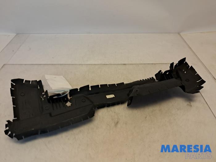Begagnade Lufttratt Citroen C4 Grand Picasso (3A) 1.2 12V PureTech 130 Pris € 25,00 Marginaltabell erbjuds av Maresia Parts