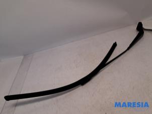 Begagnade Främre torkararm Citroen C4 Grand Picasso (3A) 1.2 12V PureTech 130 Pris € 30,00 Marginaltabell erbjuds av Maresia Parts