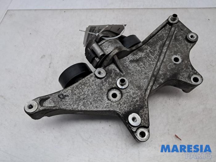 Gebrauchte Dynamostütze unten Fiat 500 (312) 0.9 TwinAir 85 Preis € 40,00 Margenregelung angeboten von Maresia Parts