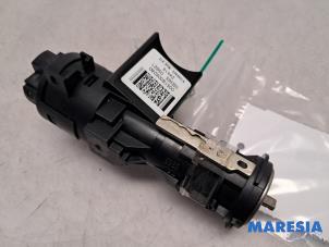 Używane Stacyjka + Kluczyk Fiat Panda/Pandina (312) 0.9 TwinAir 60 Cena € 35,00 Procedura marży oferowane przez Maresia Parts