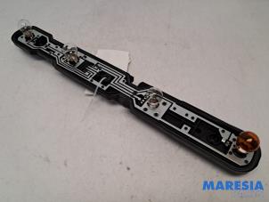 Begagnade PCB, höger baklykta Renault Master III (MA/MB/MC/MD/MH/MF/MG/MH) 2.3 dCi 135 16V FWD Pris € 35,09 Inklusive moms erbjuds av Maresia Parts