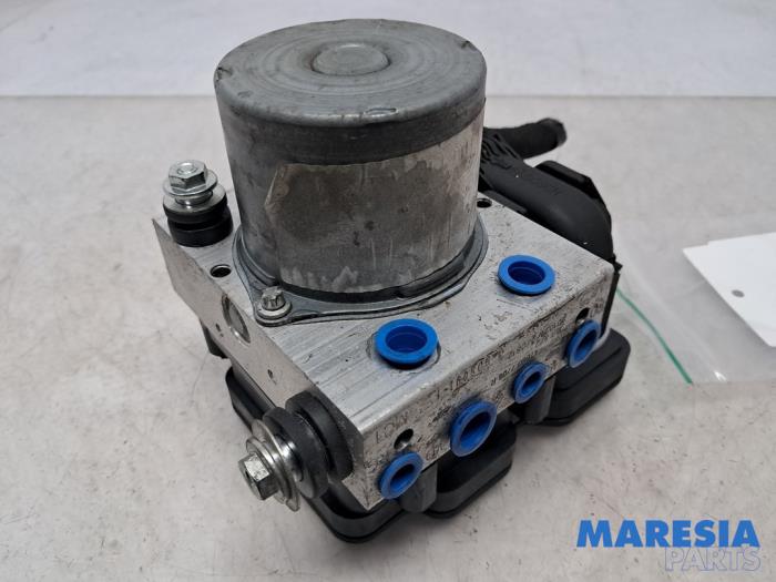 Usagé Bloc ABS Renault Master III (MA/MB/MC/MD/MH/MF/MG/MH) 2.3 dCi 135 16V FWD Prix € 301,29 Prix TTC proposé par Maresia Parts