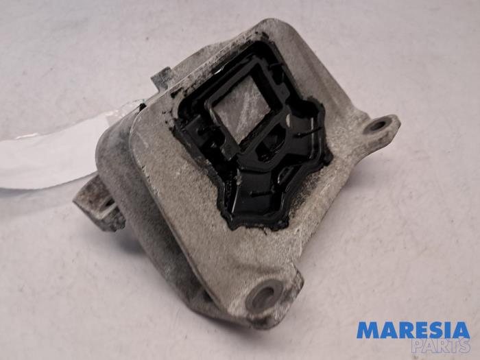 Used Engine mount Renault Master III (MA/MB/MC/MD/MH/MF/MG/MH) 2.3 dCi 135 16V FWD Price € 42,29 Inclusive VAT offered by Maresia Parts