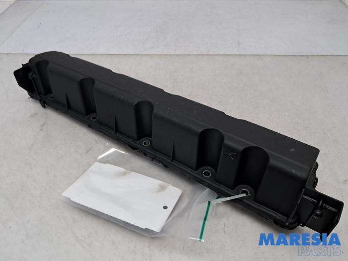 Usagé Couvercle soupapes Peugeot 307 CC (3B) 2.0 16V Prix € 25,00 Règlement à la marge proposé par Maresia Parts