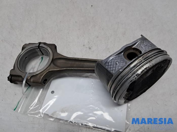 Begagnade Vevstake Peugeot 307 CC (3B) 2.0 16V Pris € 50,00 Marginaltabell erbjuds av Maresia Parts
