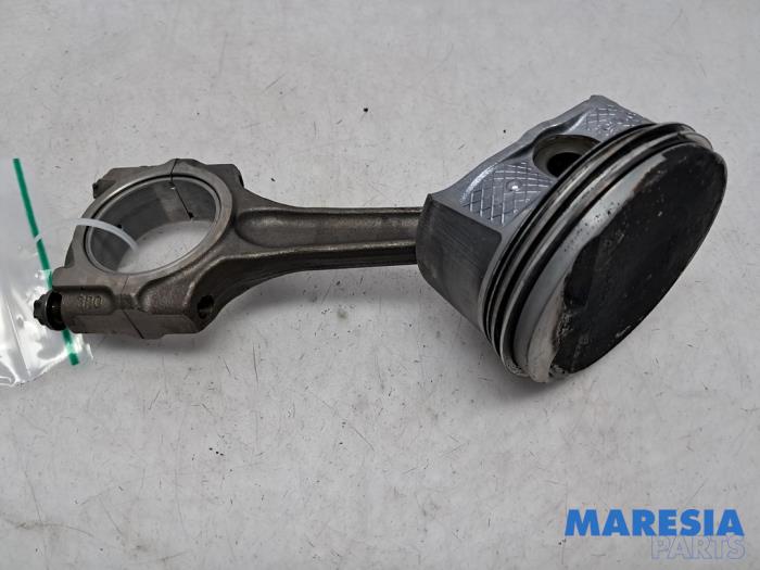Begagnade Vevstake Peugeot 307 CC (3B) 2.0 16V Pris € 50,00 Marginaltabell erbjuds av Maresia Parts
