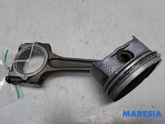 Begagnade Vevstake Peugeot 307 CC (3B) 2.0 16V Pris € 50,00 Marginaltabell erbjuds av Maresia Parts