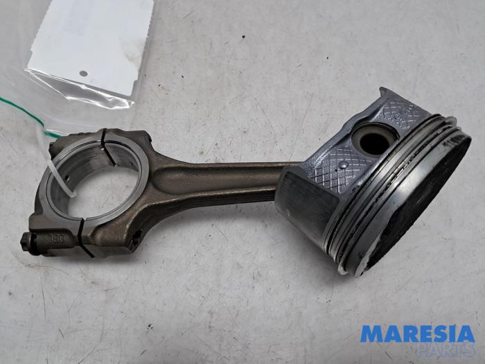 Begagnade Vevstake Peugeot 307 CC (3B) 2.0 16V Pris € 50,00 Marginaltabell erbjuds av Maresia Parts