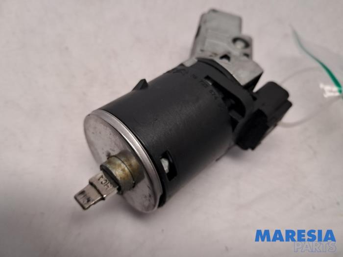 Używane Stacyjka + Kluczyk Peugeot 308 SW (L4/L9/LC/LJ/LR) 1.2 12V e-THP PureTech 110 Cena € 29,99 Procedura marży oferowane przez Maresia Parts