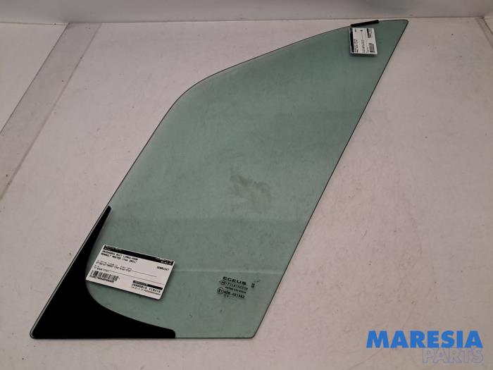 Usados Ventanilla triangular izquierda delante Renault Master III (MA/MB/MC/MD/MH/MF/MG/MH) 2.3 dCi 135 16V FWD Precio € 121,00 IVA incluido ofrecido por Maresia Parts