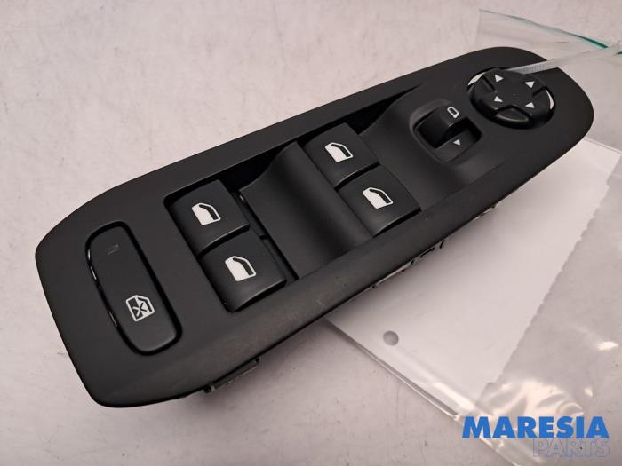Usados Interruptor combinado de ventanillas Peugeot 308 SW (L4/L9/LC/LJ/LR) 1.2 12V e-THP PureTech 110 Precio € 35,00 Norma de margen ofrecido por Maresia Parts