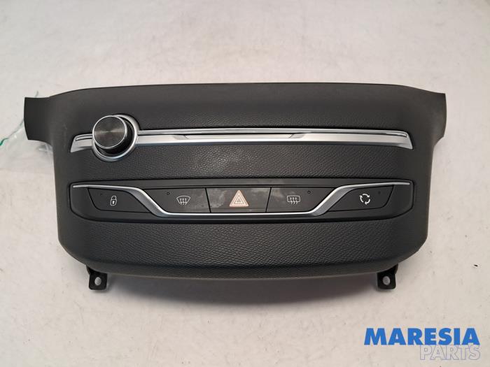 Używane Panel obslugi radia Peugeot 308 SW (L4/L9/LC/LJ/LR) 1.2 12V e-THP PureTech 110 Cena € 40,00 Procedura marży oferowane przez Maresia Parts