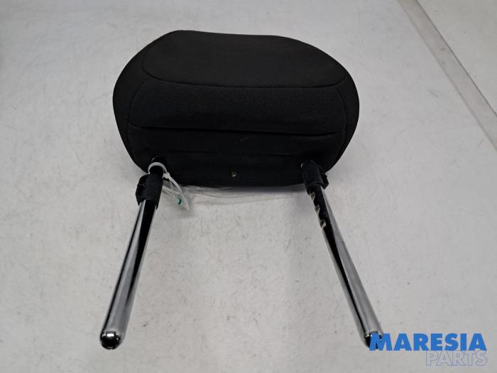 Używane Zaglówek Peugeot 308 SW (L4/L9/LC/LJ/LR) 1.2 12V e-THP PureTech 110 Cena € 34,99 Procedura marży oferowane przez Maresia Parts