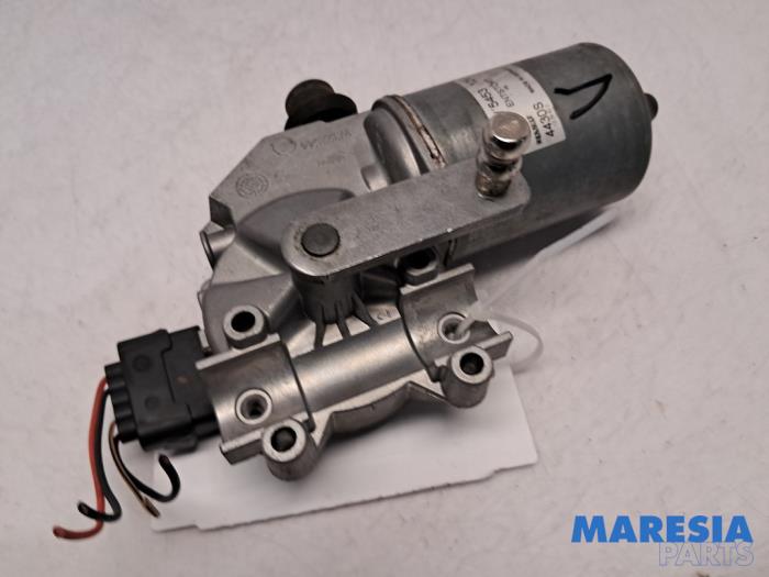 Używane Silnik wycieraczek przednich Renault Master III (MA/MB/MC/MD/MH/MF/MG/MH) 2.3 dCi 135 16V FWD Cena € 96,80 Z VAT oferowane przez Maresia Parts