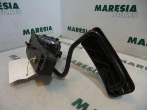Usados Sensor de posición de acelerador Renault Espace (JK) 3.0 dCi V6 24V Precio € 40,00 Norma de margen ofrecido por Maresia Parts