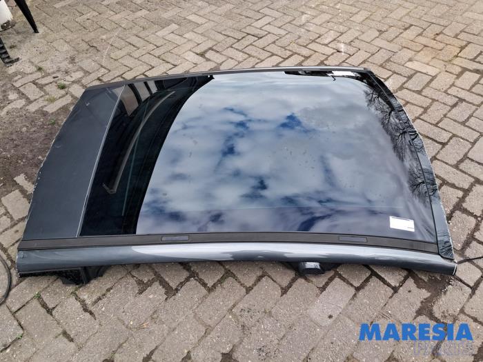 Używane Dach panoramiczny Peugeot 5008 I (0A/0E) 1.6 HDiF 16V Cena € 315,00 Procedura marży oferowane przez Maresia Parts