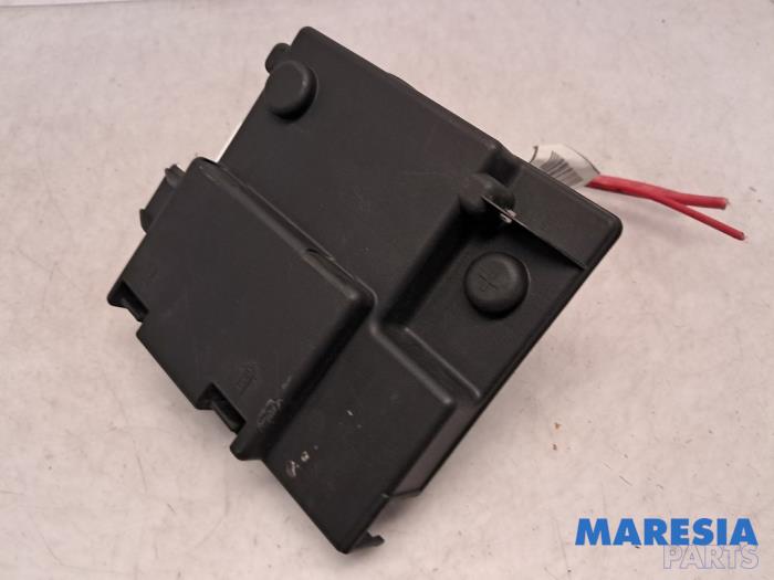 Begagnade Säkringsbox Fiat Grande Punto (199) 1.4 Pris € 75,00 Marginaltabell erbjuds av Maresia Parts
