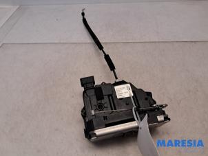 Używane Mechanizm blokady drzwi prawych tylnych wersja 4-drzwiowa Fiat Grande Punto (199) 1.4 Cena € 25,00 Procedura marży oferowane przez Maresia Parts