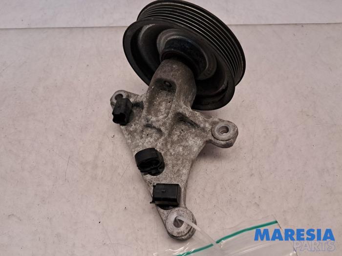Usados Rodillo correa múltiple Peugeot Partner (GC/GF/GG/GJ/GK) 1.6 HDI 90 Precio € 54,45 IVA incluido ofrecido por Maresia Parts
