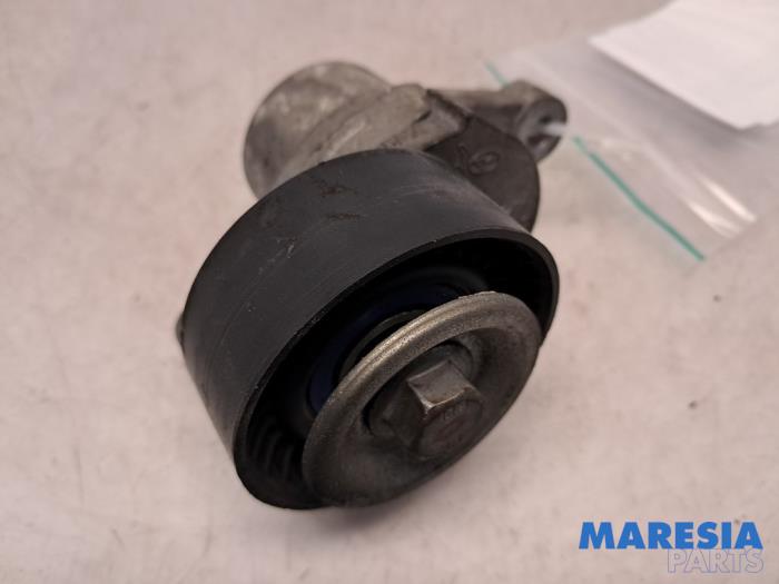 Usados Rodillo tensor correa múltiple Peugeot Partner (GC/GF/GG/GJ/GK) 1.6 HDI 90 Precio € 30,25 IVA incluido ofrecido por Maresia Parts