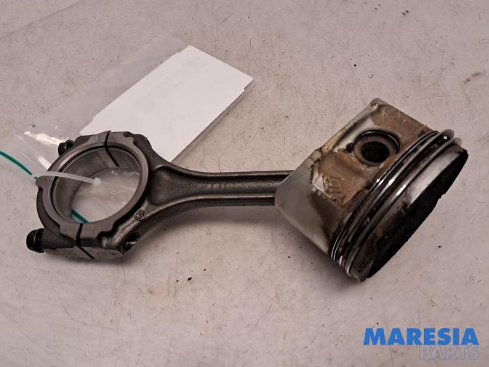 Begagnade Vevstake Renault Laguna II Grandtour (KG) 1.8 16V Pris € 50,00 Marginaltabell erbjuds av Maresia Parts