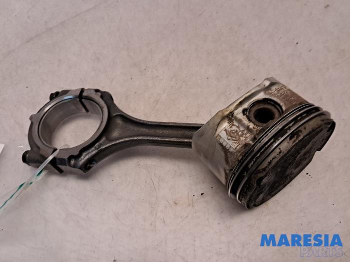 Begagnade Vevstake Renault Laguna II Grandtour (KG) 1.8 16V Pris € 50,00 Marginaltabell erbjuds av Maresia Parts