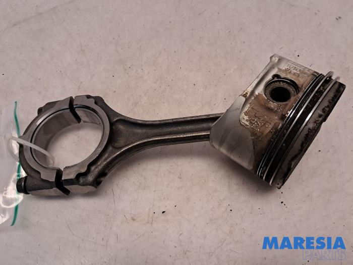 Usagé Bielle Renault Laguna II Grandtour (KG) 1.8 16V Prix € 50,00 Règlement à la marge proposé par Maresia Parts