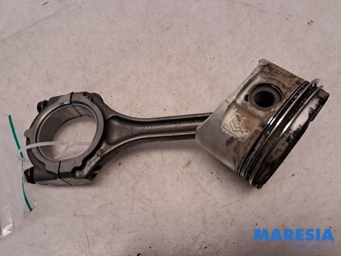 Używane Korbowód Renault Laguna II Grandtour (KG) 1.8 16V Cena € 50,00 Procedura marży oferowane przez Maresia Parts